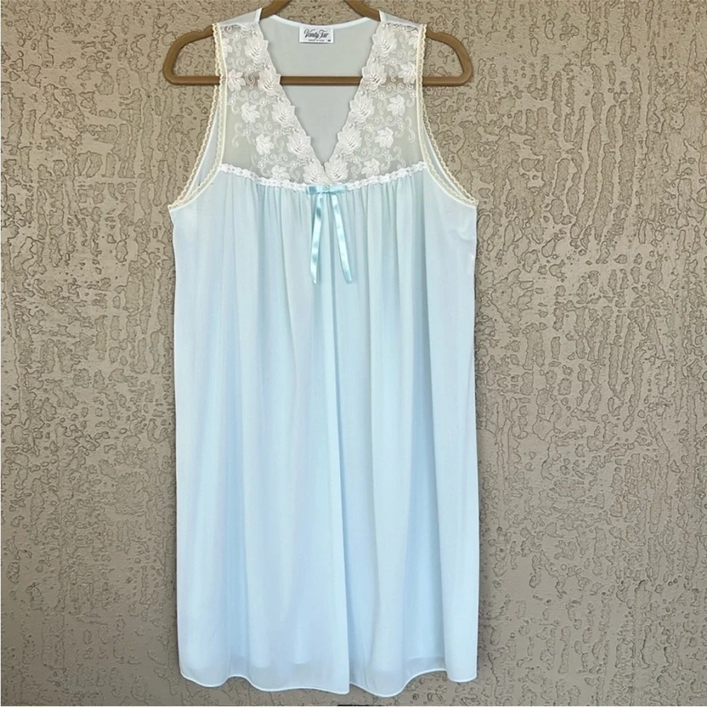 Vintage Vanity Fair Light Blue Nylon Lace Nightgown Robe Set M USA Made